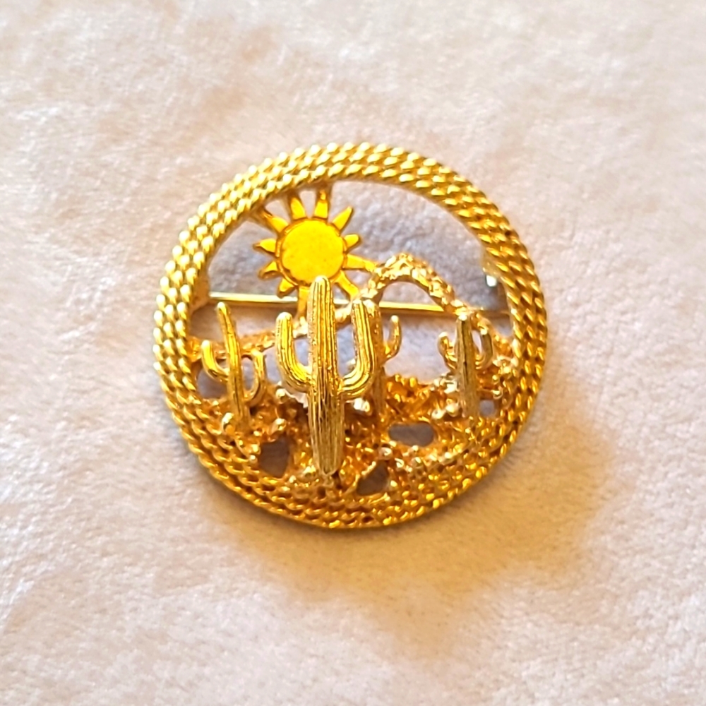 DIMENSIONAL DESERT PIN BY De NICOLA
